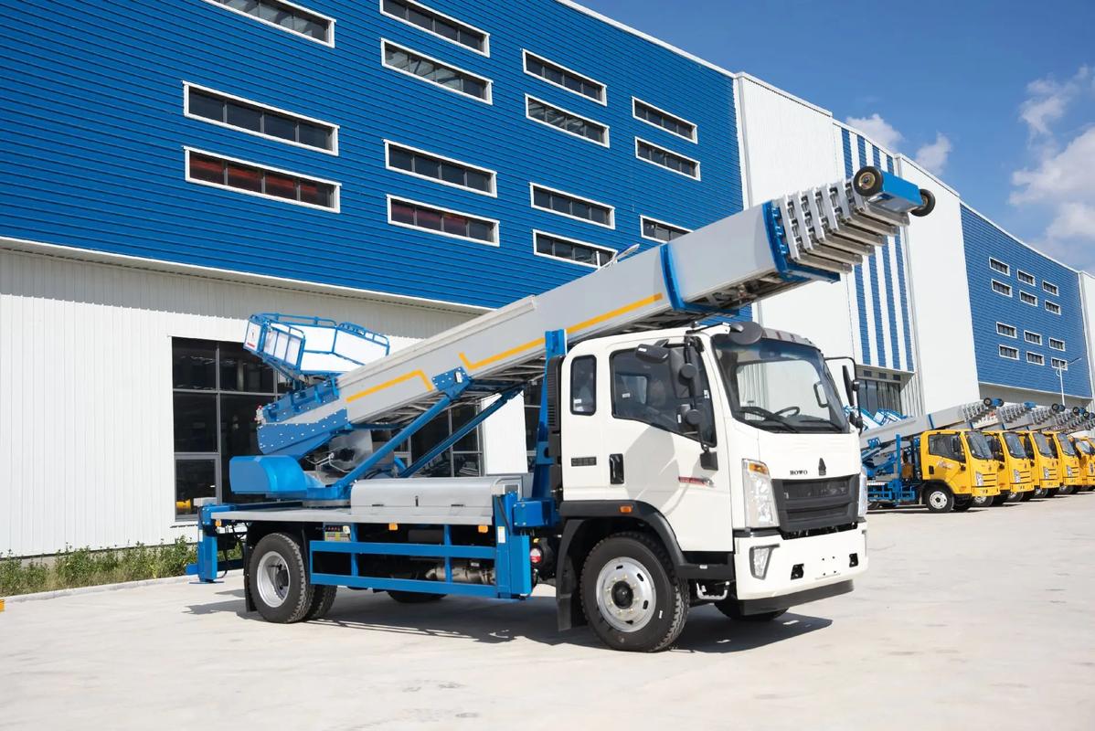 平坝出租云梯车高空作业车 建筑垃圾搬运